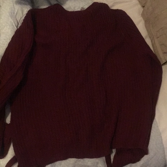 Burgundy sweater size large - Picture 5 of 5